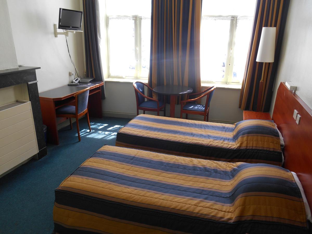 Hotel Old Tom Ieper Exteriör bild